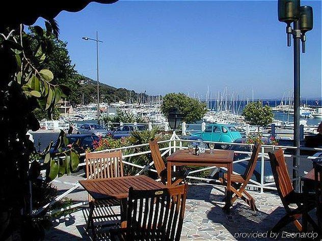 Hotel Le Richiardi Carqueiranne Restaurant photo