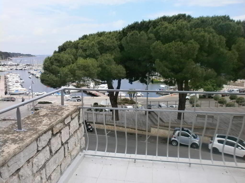 Hotel Le Richiardi Carqueiranne Exterior photo